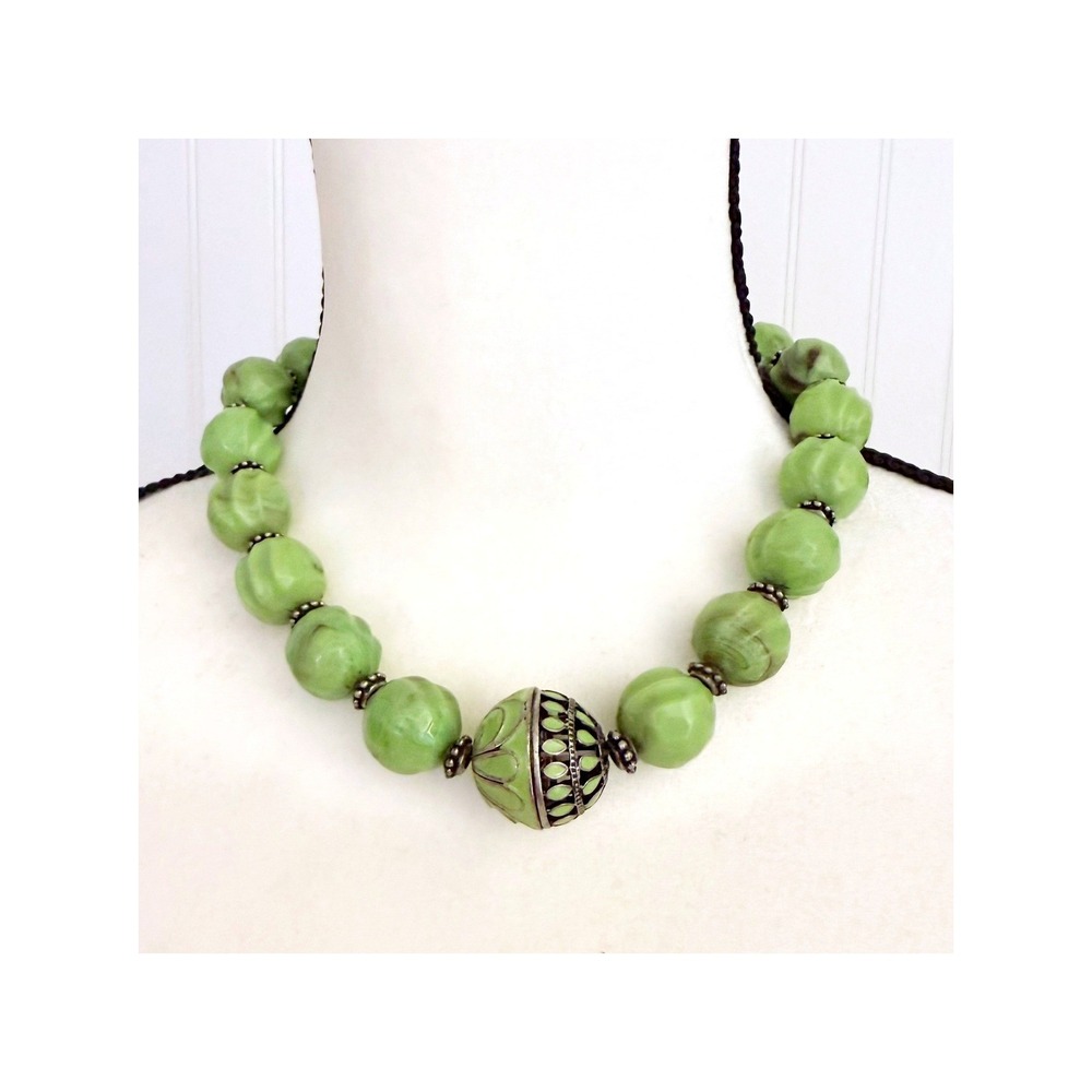 Vintage‎ Apple Green Beaded Graduating Necklace